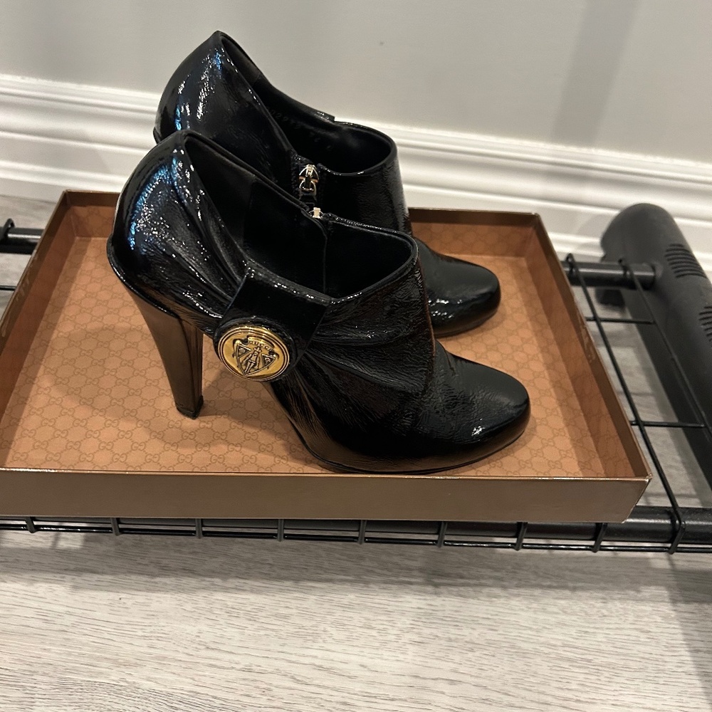 Gucci Black Leather Heels